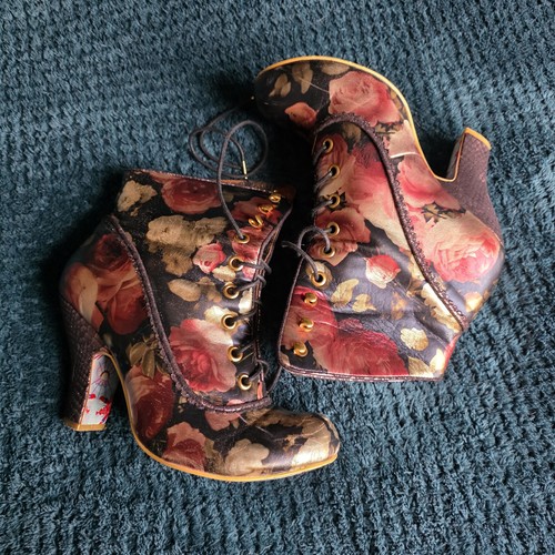 Irregular choice rose floral - choice,