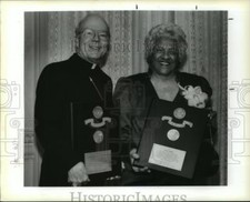 1990 Press Photo Archbishop Francis Schulte and Leah Chase receive Awards