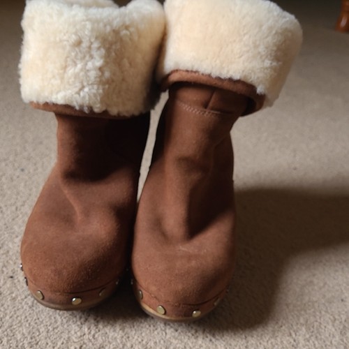 Ugg women brown suede - women’s,
