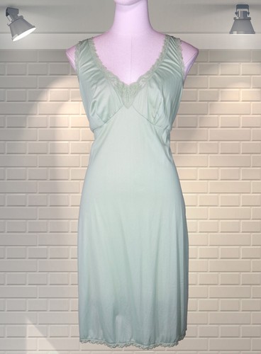 Pretty pistachio vintage silky - pretty,