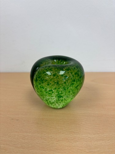 Wedgwood green glass apple - ,