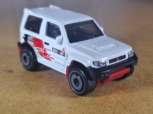 Hot wheels mitsubishi pajero - hot,