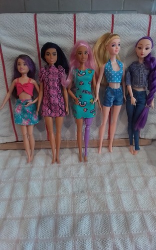 Mixed doll bundle - 5,