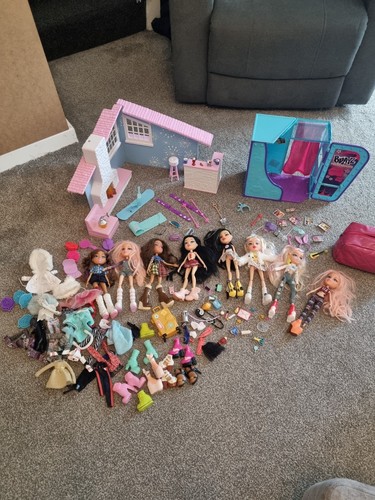 Huge bratz dolls bundle with - bundle,