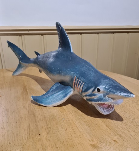Large great white shark - large,