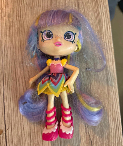 Shopkins rainbow kate doll - rainbow,
