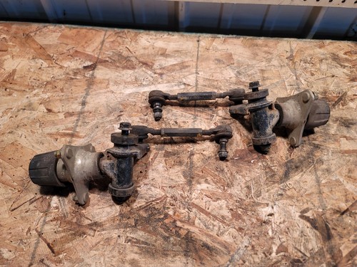 Right left front hubs tie - left,