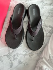 Skechers Size 9 On The Go Flip