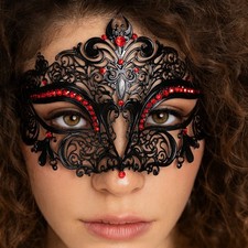 Red Metal Lace Eyemask