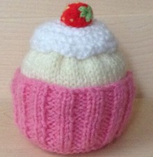 KNITTING PATTERN - Cupcake chocolate orange cover / 9 cms Cake toy