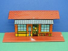 WELLS BRIMTOY VINTAGE 1950s O GAUGE LITHO TINPLATE WAYSIDE MODEL RAILWAY STATION