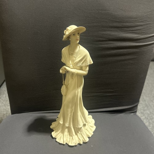 Elegant lady figurine - elegant,