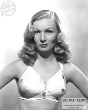 ACTRESS VERONICA LAKE PIN UP -
