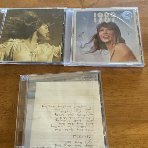 Taylor swift lot - swift, 3