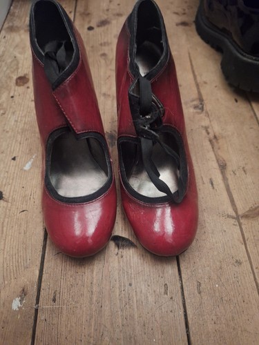 Red 1940s type - type, shoes