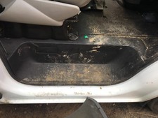 driver step cover o/s  vivaro