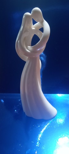 Circle love figurine - of,