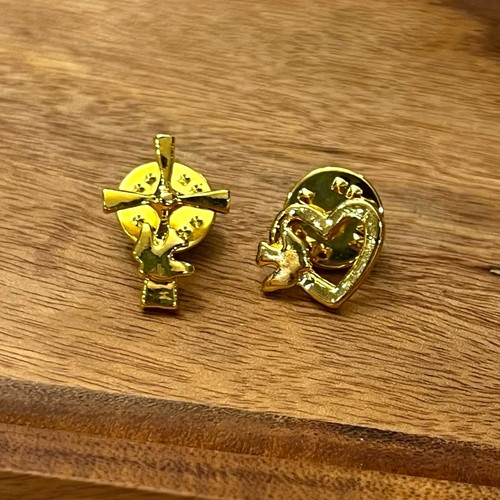 Gold tone bundle cross - bundle, heart