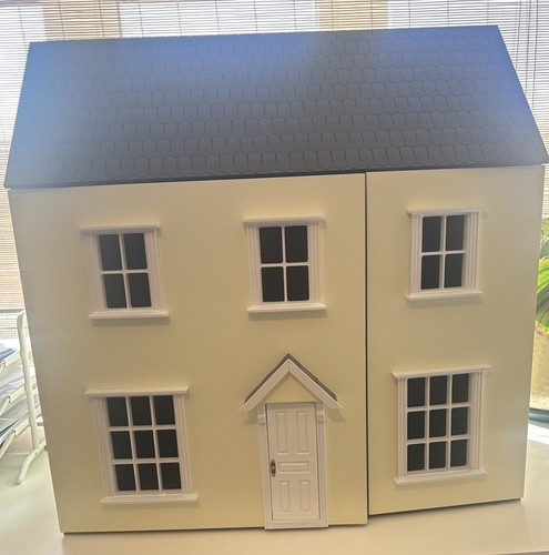 Brand new decorated dollhouse - decorated,