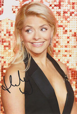 Holly Willoughby    **HAND