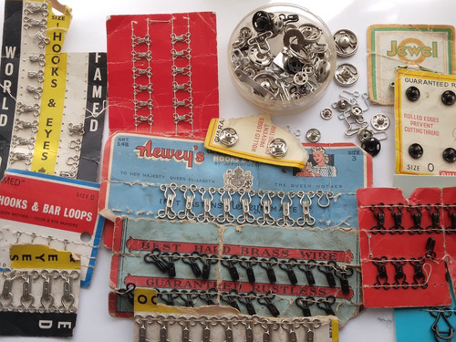 Lot vintage hooks - eyes, &