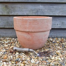 Mondo Lines Terracotta Planter Large. Frost proof garden pot. 38cm dia.