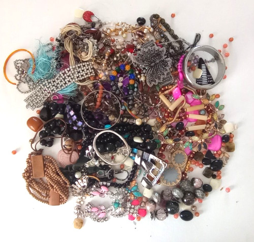 5kg broken costume jewellery - 1.5kg,