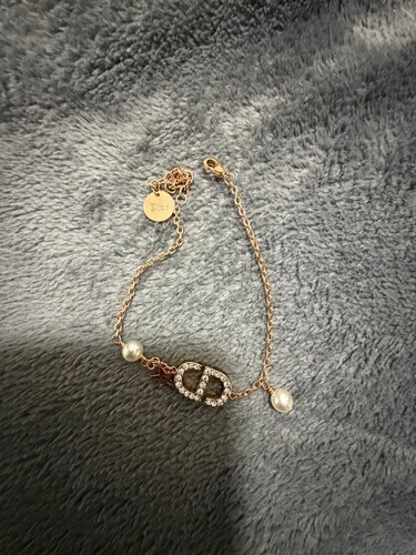 Christian dior logo pearl - cd,