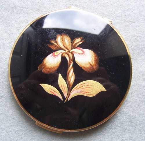 Vintage powder compact