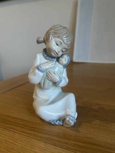 Nao lladro girl with baby - baby, doll