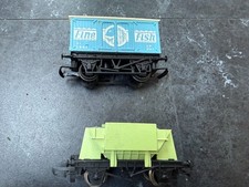 Set of 2 OO wagons: Wrenn