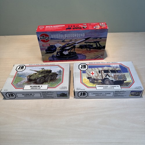 Scale model kits x3 - model, jb