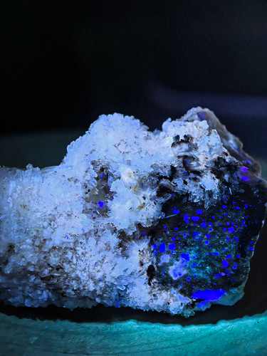 Reactive creedite crystal - creedite,