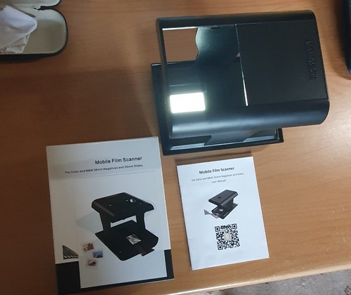Mobile film scanner for colour - scanner,