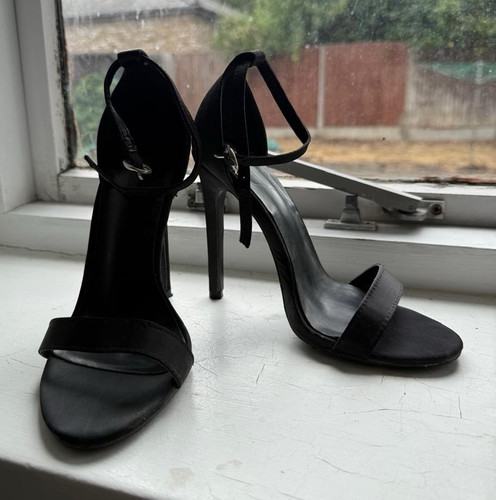 Women black strappy - women’s,