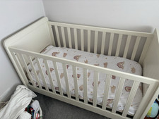 Mamas & papas Cot Bed & Drawer Changing Unit