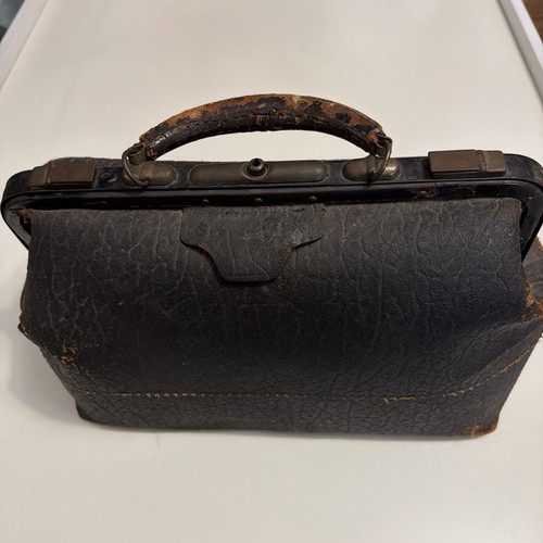 Antique black leather doctor - black,
