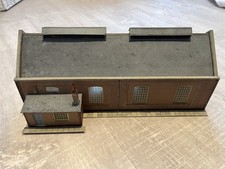 OO Gauge Superquick A05  2-Road Engine Shed - Ready Assembled