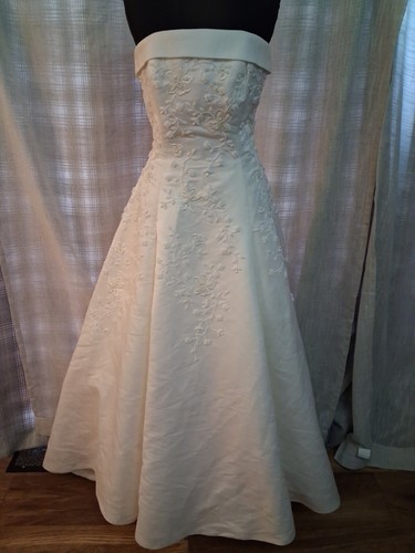 Wedding dress size - , ivory