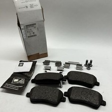 Vauxhall Agila B Front Brake Pads Set Kit Genuine 95515496