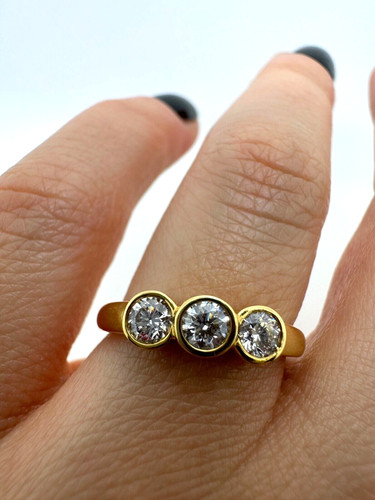 18ct yellow gold brilliant cut - 18ct,