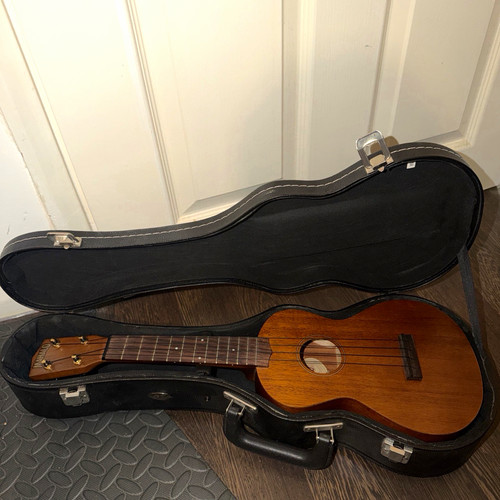 Mahalo u320c ukulele with - , hard