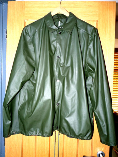 Mans rains green short - rains,