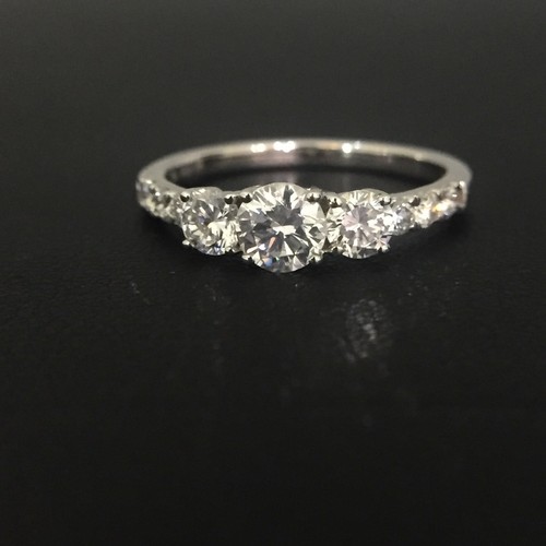 18carat white gold diamond - white,