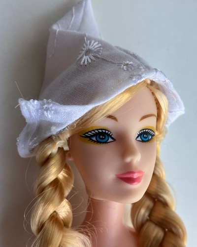 Sandy dutch souvenir doll part - sandy,