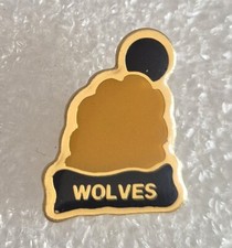 Wolverhampton Wanderers FC - Wolves 'Bobble Hat' - Enamel Football Badge