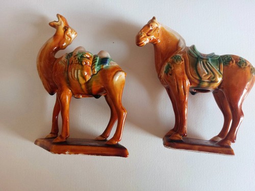 Pair horse and - camel, mantel
