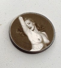 Marilyn Monroe Centerfold Quarter Surface Engraved Hobo Nickel / Love Token