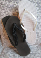 LADIES FLIP FLOPS x 2 pair