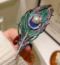 Very Pretty Peacock Feather Brooch with Rinestones and Faux Pearl